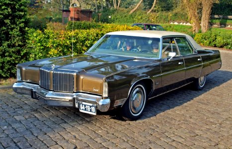 1974_Imperial_LeBaron_4dr_Hardtop_sedan_(YM43)