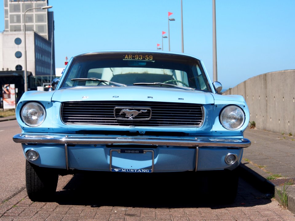1966_Ford_Mustang_light_blue,_pic1