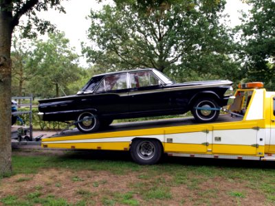1962_Ford_Fairlane,_Dutch_licence_registration_AE-11-32_p4