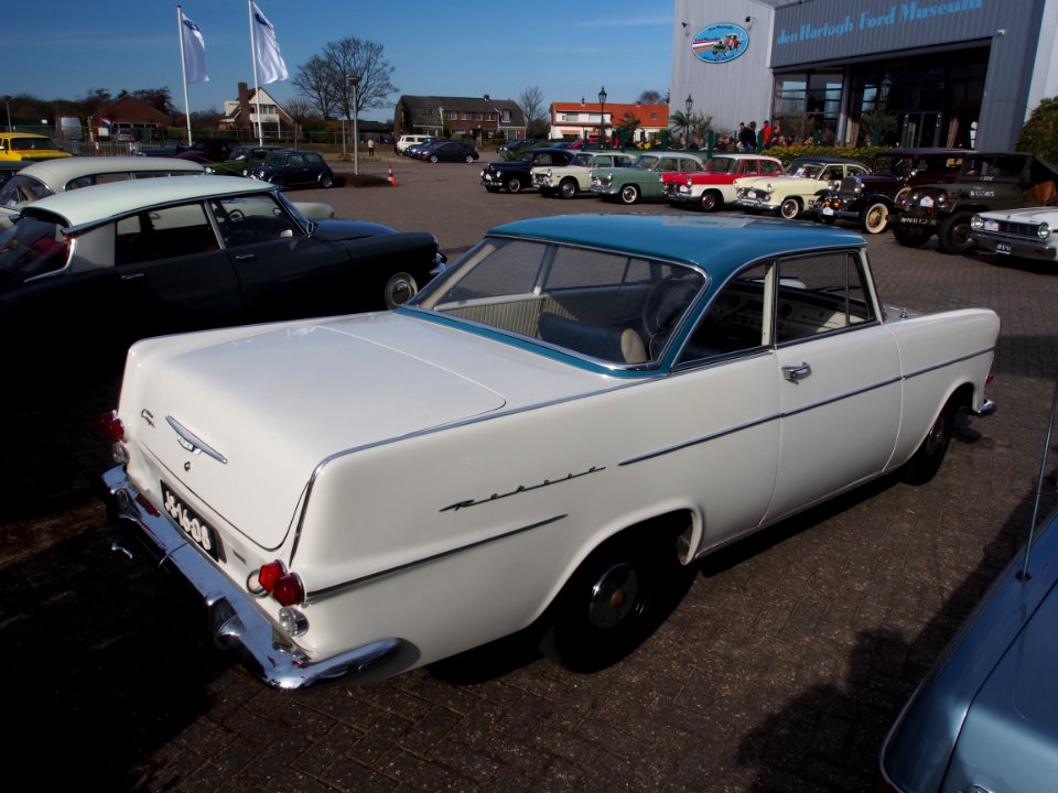 1963_Opel_17S2-AT,_1963_Opel_Rekord_Coupé,_pict4