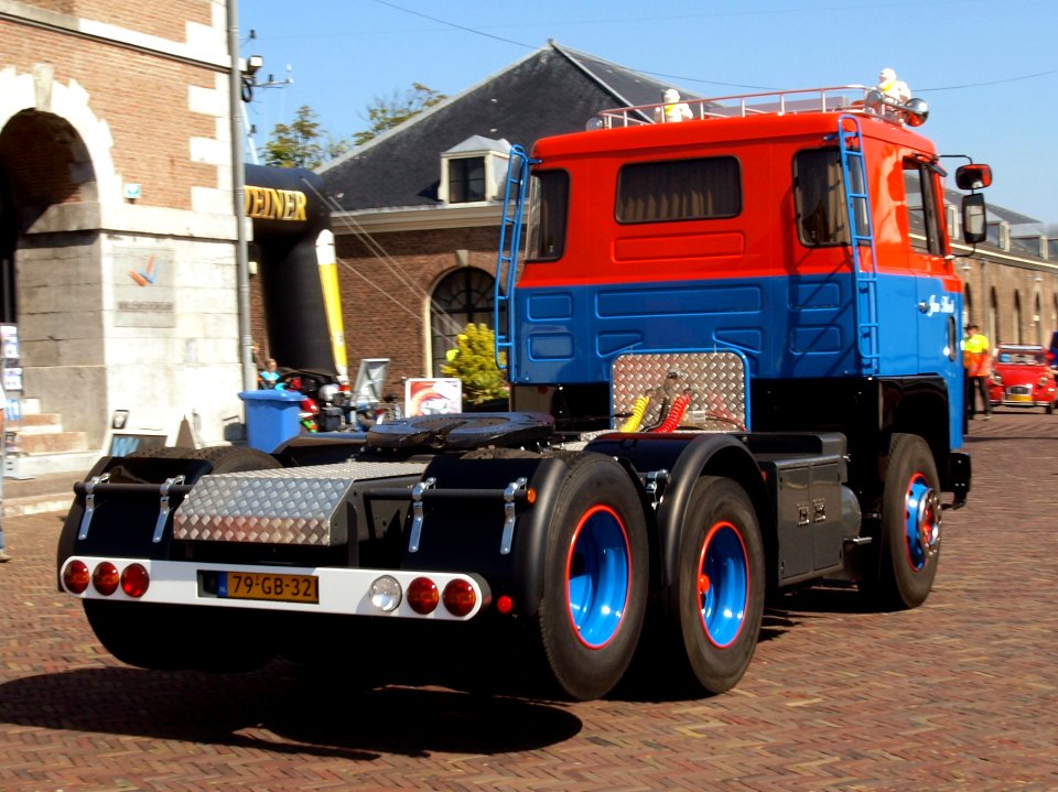 1979_Scania_LBS_141_S31_(1979),_Dutch_licence_registration_79-GB-32_pic1