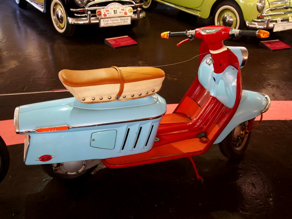 1962_Heinkel_150_Der_Nachzügler,_150cc_9hp,_85kmh_Stückzahl_7000_bild_1
