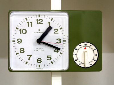 1978-80_Küchenuhr_mit_Kurzzeitmesser,_Junghans_Schramberg