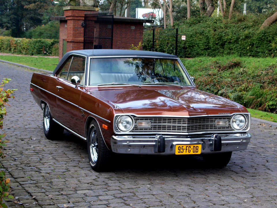 1973_Dodge_Dart_Swinger_photo-5