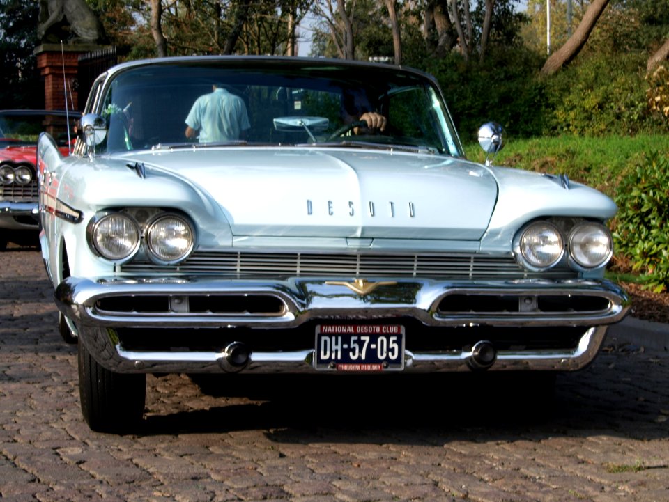 1959_DeSoto_Fireflite_four_door_hardtop_-_photo-23