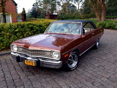 1973_Dodge_Dart_Swinger_photo-4