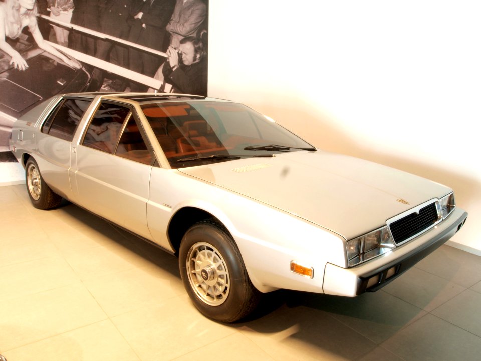 1974_Maserati_Medici_Show_car
