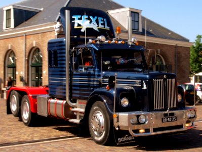 1974_Scania_LS11038SHRE_(1974),_Dutch_licence_registration_DB-82-25_pic1
