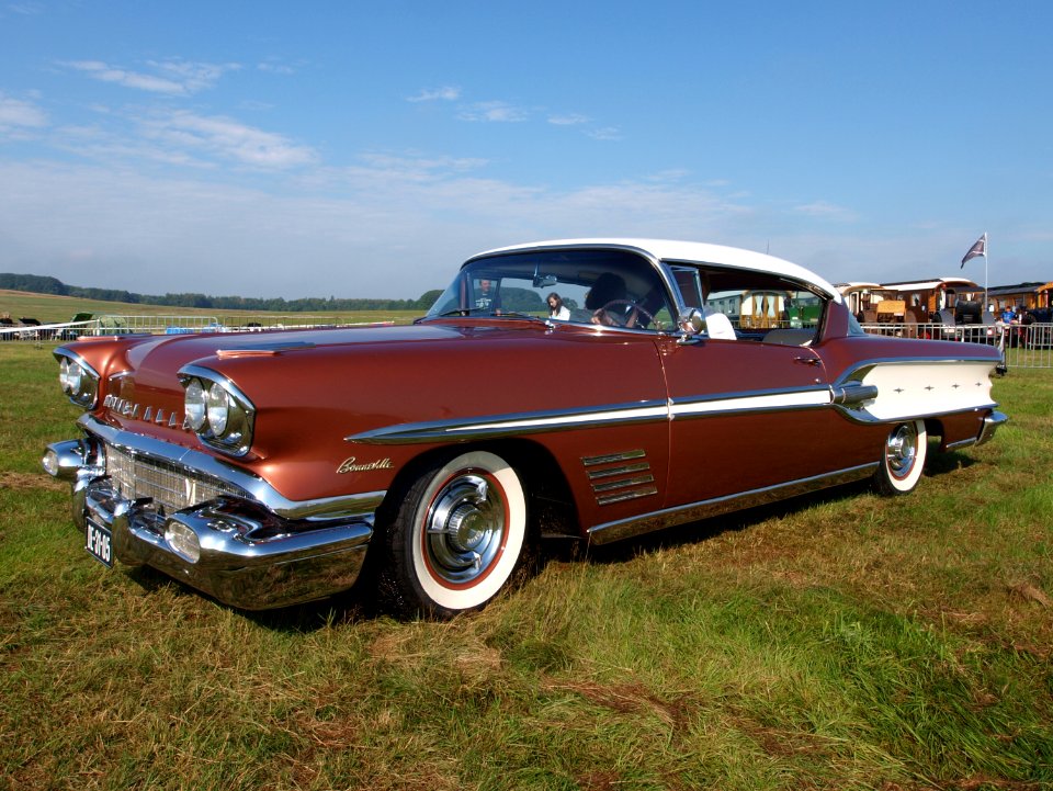 1958_Pontiac_Bonneville_photo2