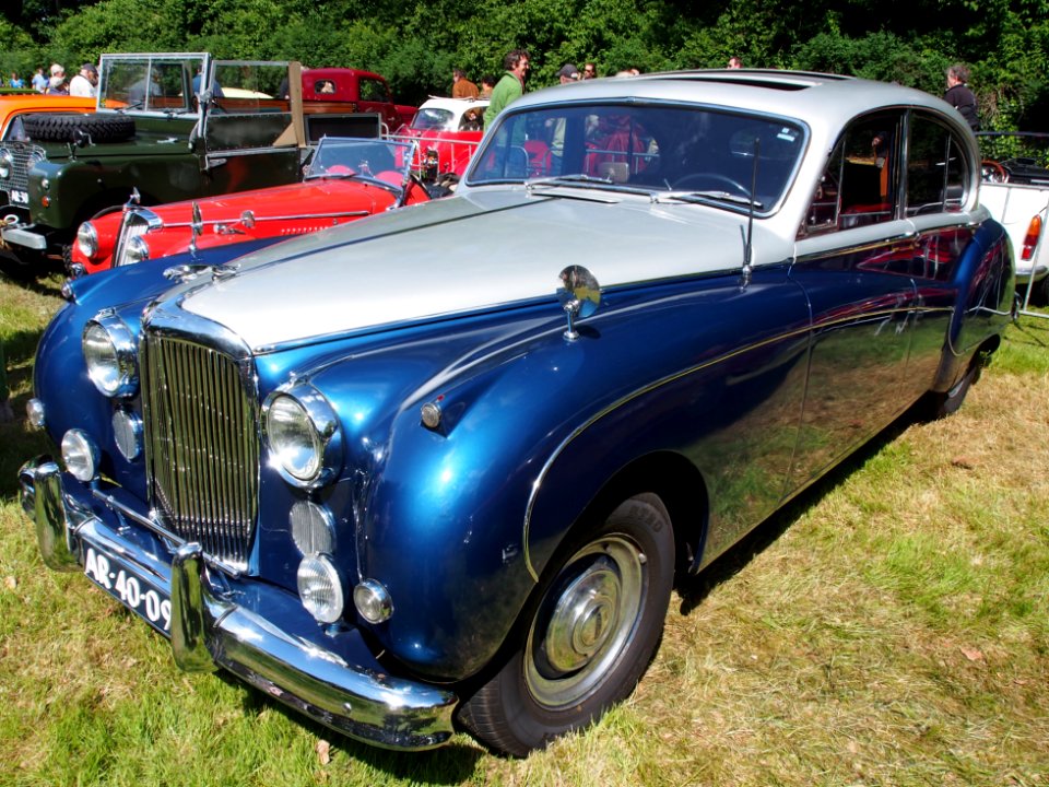 1961_Jaguar_Mark_IX,_AR-40-09_pic1