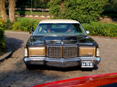 1974_Imperial_Le_Baron_photo-1