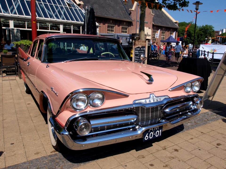 1959_dodge_Coronet_at_the_at_the_SPECIAAL_Auto_Evenement_Nijkerk_2011,_pic2