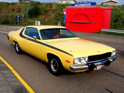 1974_Yellow_Plymouth_Roadrunner,_pic2