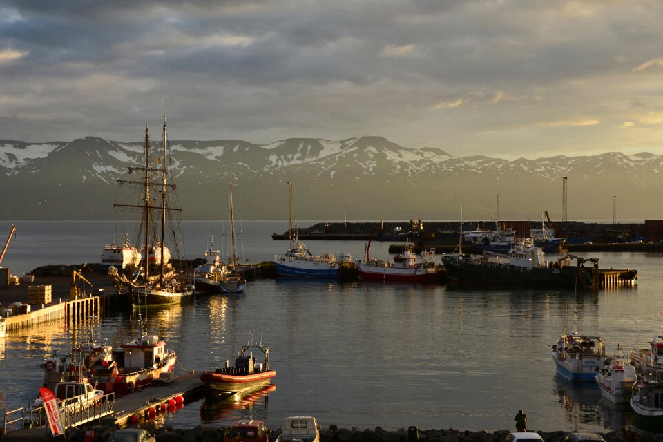 Coast bank ships