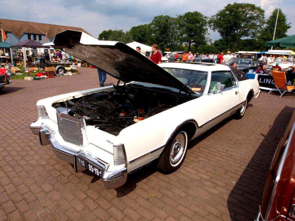 1975_Lincoln_Continental_Mark_IV,_Dutch_licence_registration_05-YB-59_p2