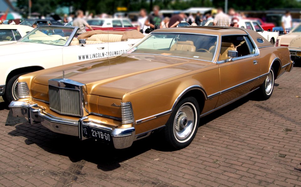 1975_Lincoln_Continental_Mark_IV,_Dutch_licence_registration_21-YB-60_p1