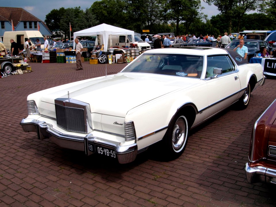 1975_Lincoln_Continental_Mark_IV,_Dutch_licence_registration_05-YB-59_p1