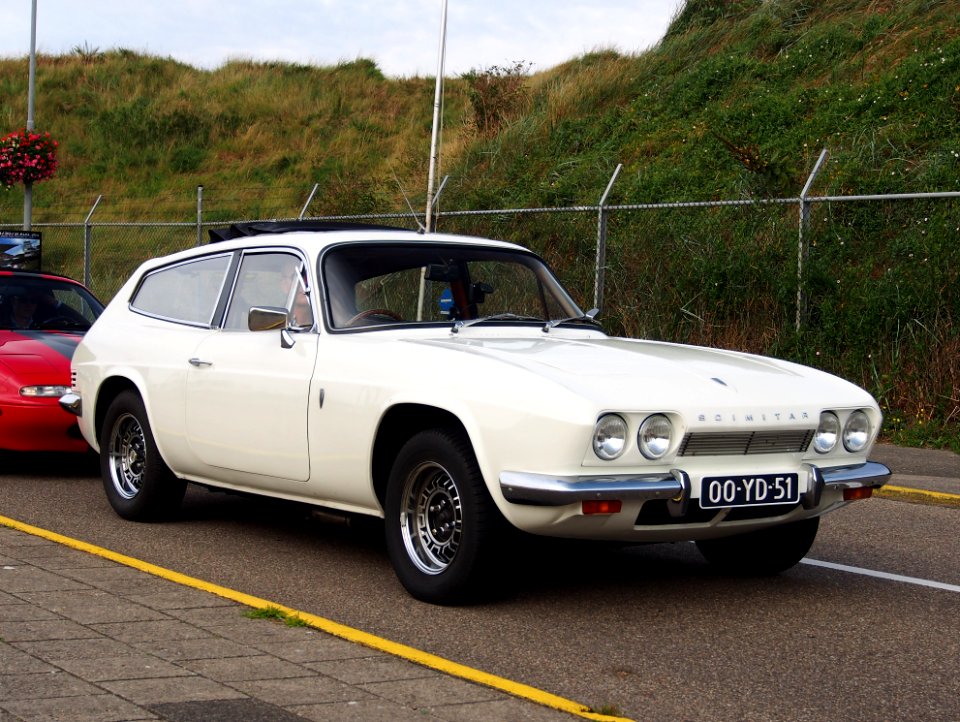 1975_RELIANT_SCIMITAR_GTE_AUTO,licence_00-YD-51,_pic1