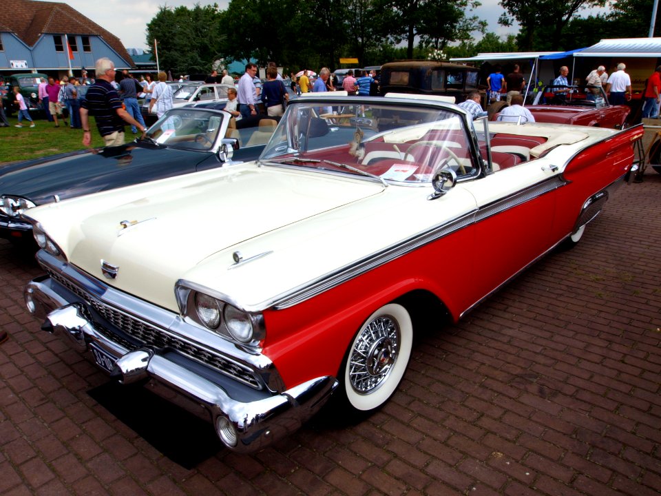 1959_Ford_Farlane_Galaxie,_Dutch_licence_registration_SJ-08-GY_p3