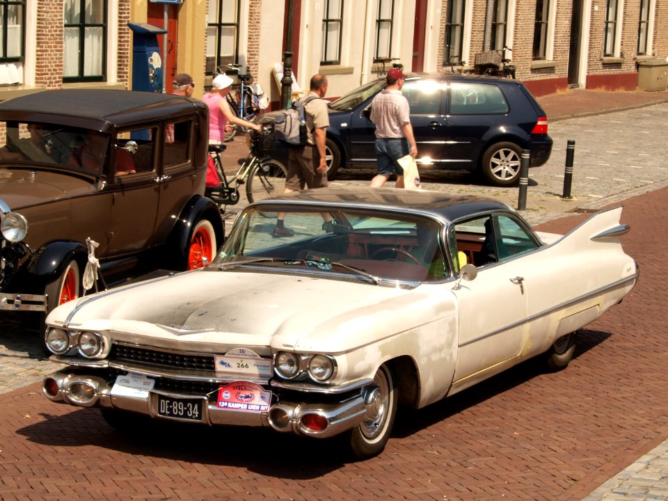 1959_Cadillac_Coup_de_Ville_DE-89-34