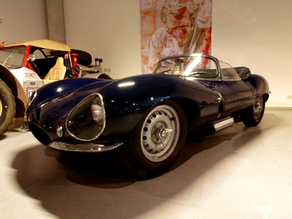 1957_Jaguar_XKSS_p1
