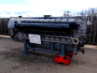 1973_MTU_ship_diesel_engine_pic1