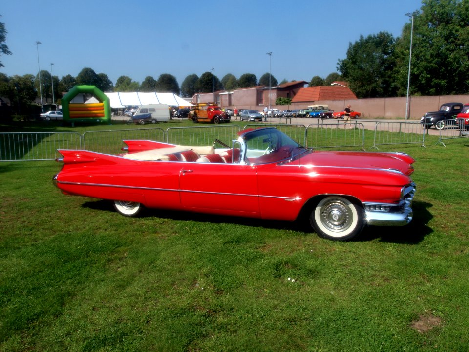 1959_Cadillac_Coup_de_Ville_photo-2