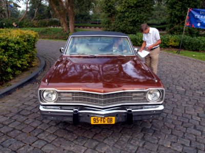 1973_Dodge_Dart_Swinger_photo-1