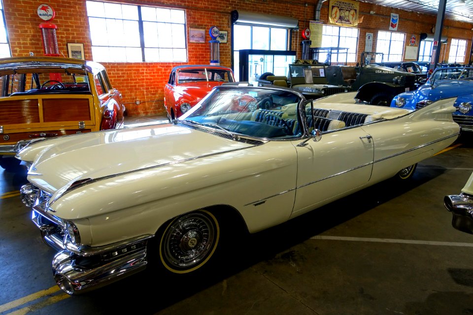 1959_Cadillac_Convertible_Coupe_Series_62_-_Automobile_Driving_Museum_-_El_Segundo,_CA_-_DSC01504