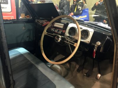 1961_Datsun_Bluebird_interior_-_Tokyo_Auto_Salon_2015
