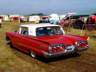 1960_Ford_Thunderbird_photo3