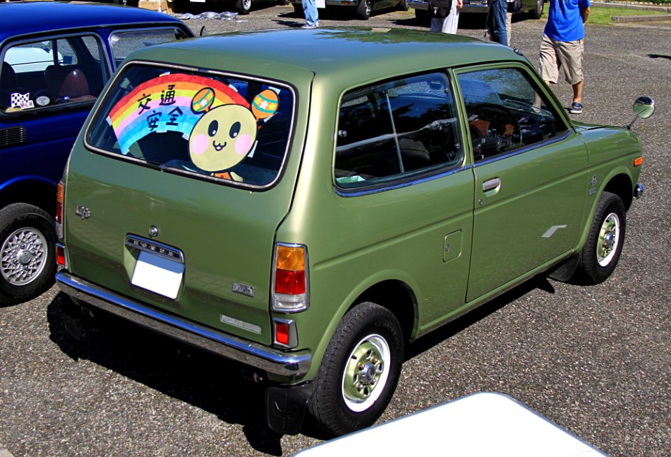 1972_Honda_Life_Wagon_Super_Deluxe_rear