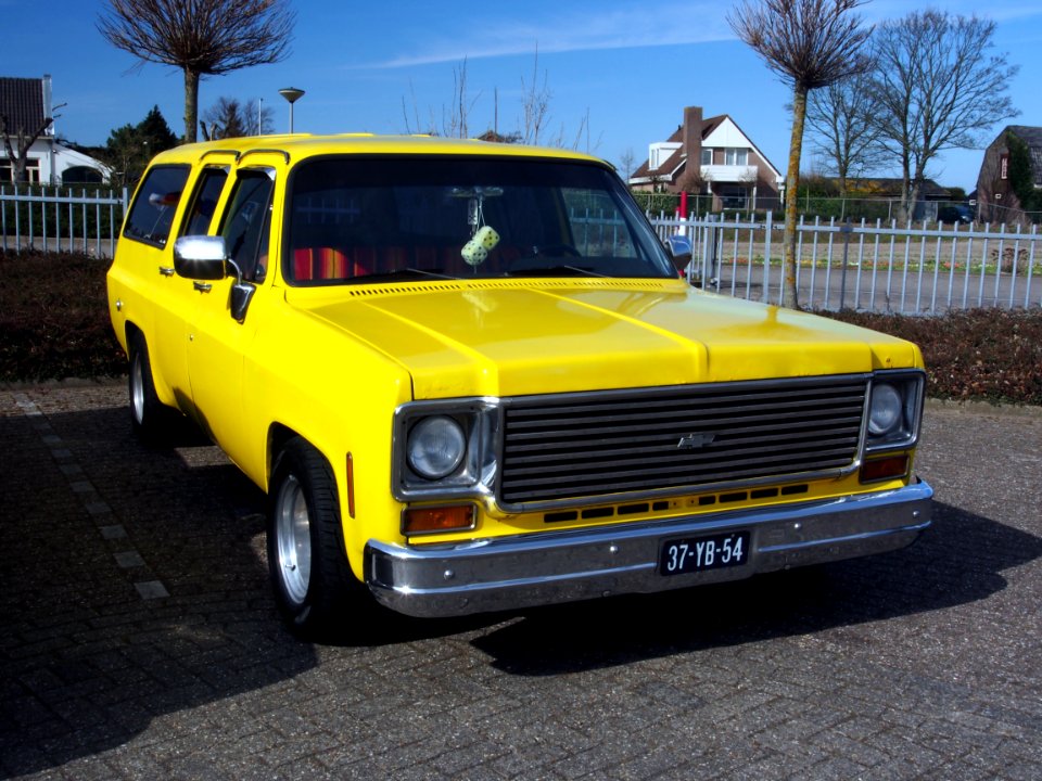 1974_Chevrolet_Suburban