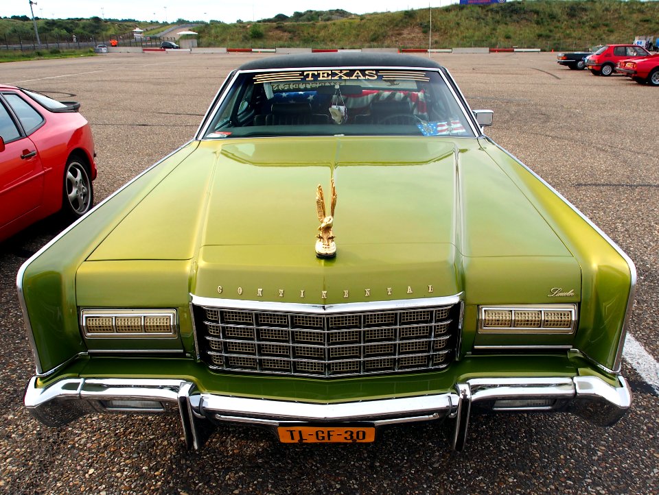 1973_Lincoln_Continental,_licence_TL-GF-30,_pic1