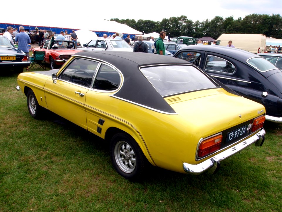 1973_Ford_Capri_1600_GT,_Dutch_licence_registration_13-97-ZA_p3