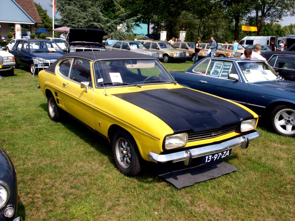 1973_Ford_Capri_1600_GT,_Dutch_licence_registration_13-97-ZA_p1