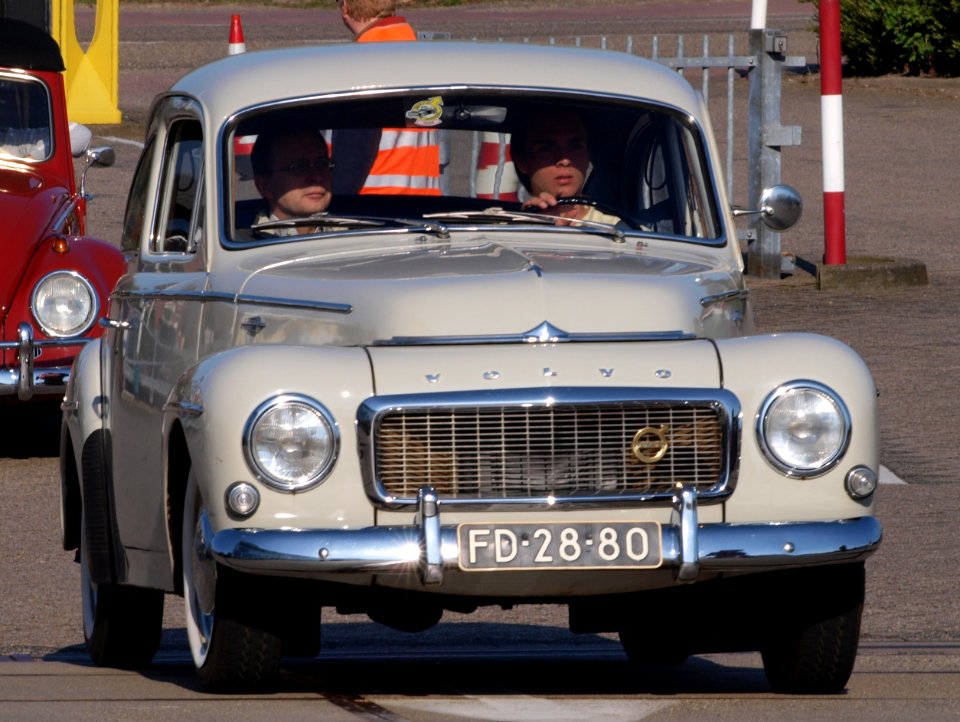 1961_Volvo_P54405_A_._Dutch_licecence_registration_FD-28-80,_pic2