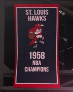 1958_NBA_Finals_championship_banner,_St._Louis_Hawks