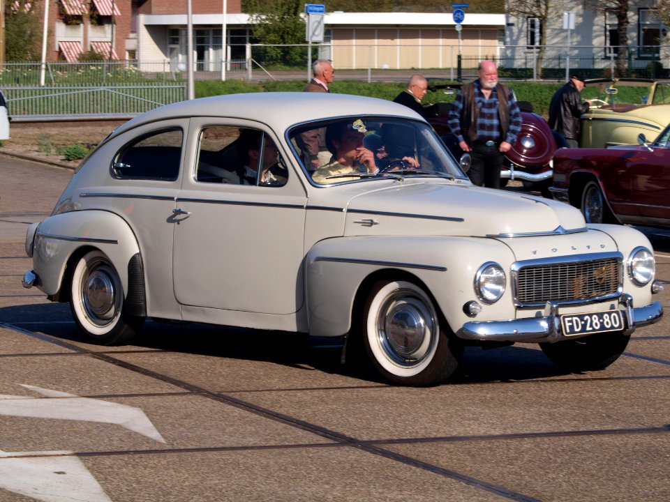 1961_Volvo_P54405_A_._Dutch_licecence_registration_FD-28-80,_pic3