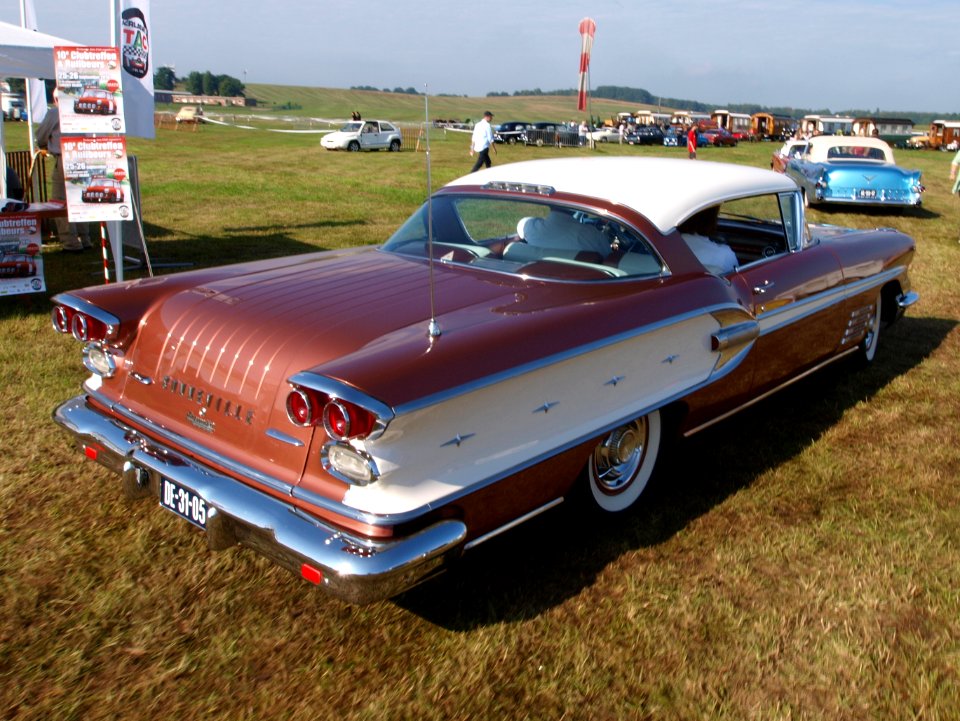 1958_Pontiac_Bonneville_photo3
