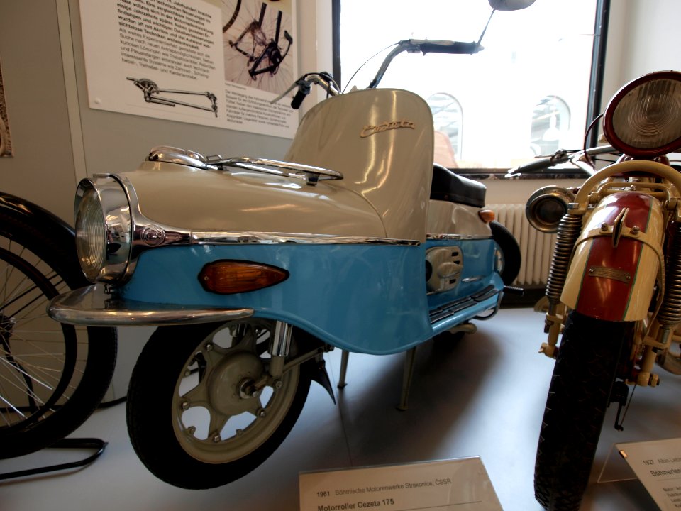 1961Böhmische_Motorwerke_Strakonice_Cezeta_175_pic2