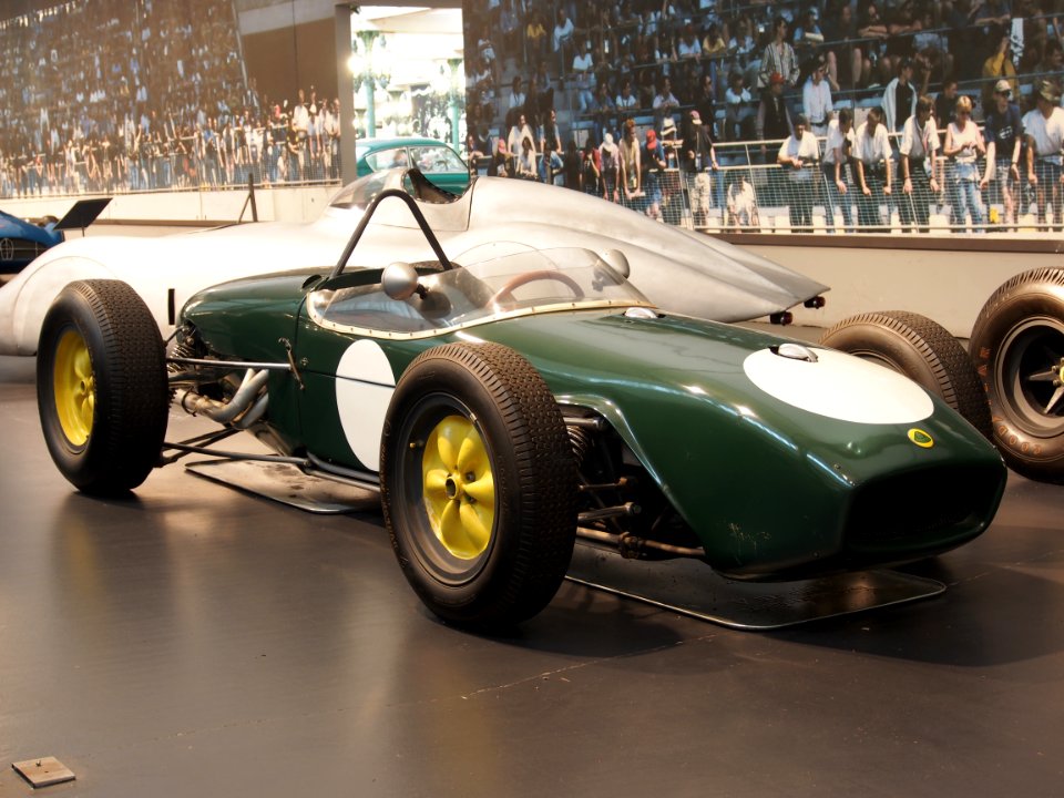 1961_Lotus_F1_type_18,_4_cylinder,_245hp,_2495cm3,_240kmh,_photo_1