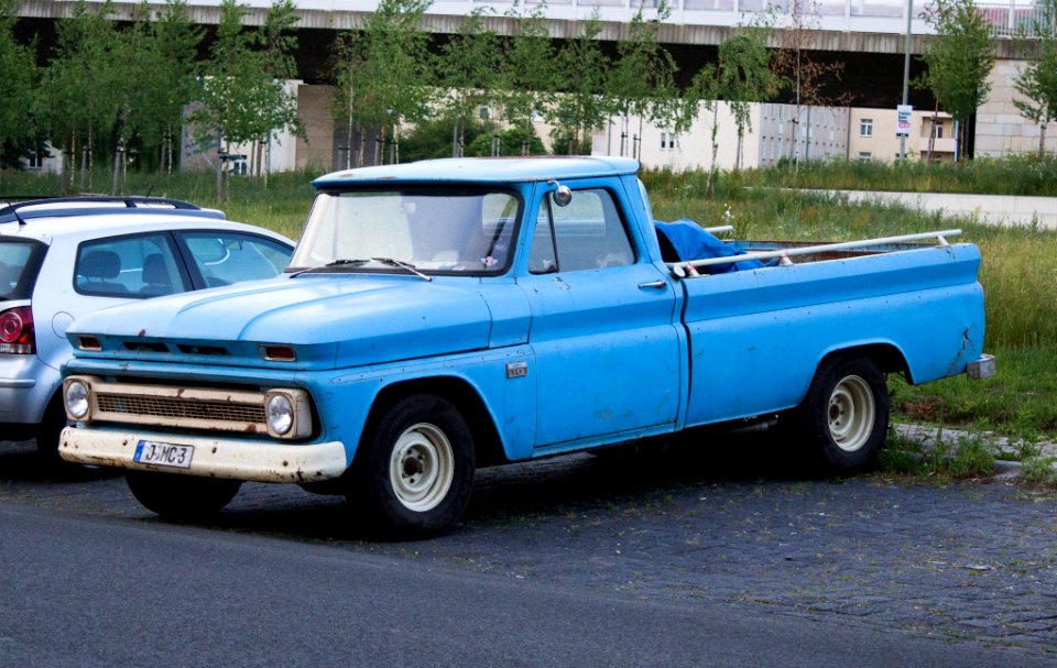 1960-66_Chevrolet_C-10_(1)