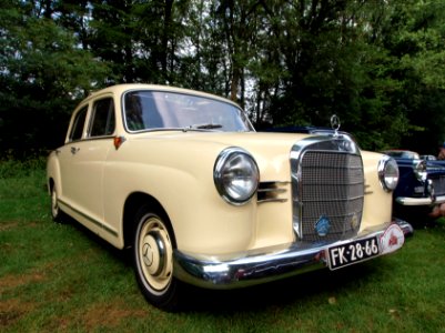 1961_Mercedes_Benz_190_SL_pic2