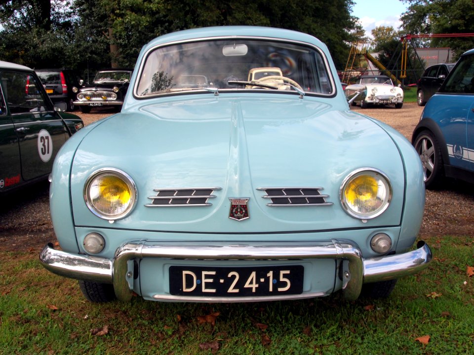 1958_RENAULT_DAUPHINE,_DE-24-15,_Horn,_the_Netherlands,_pic1