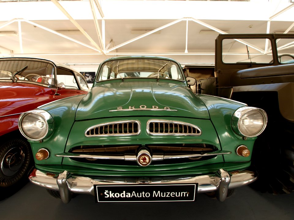 1958_Skoda_440_Spartak,_type_970_pic4