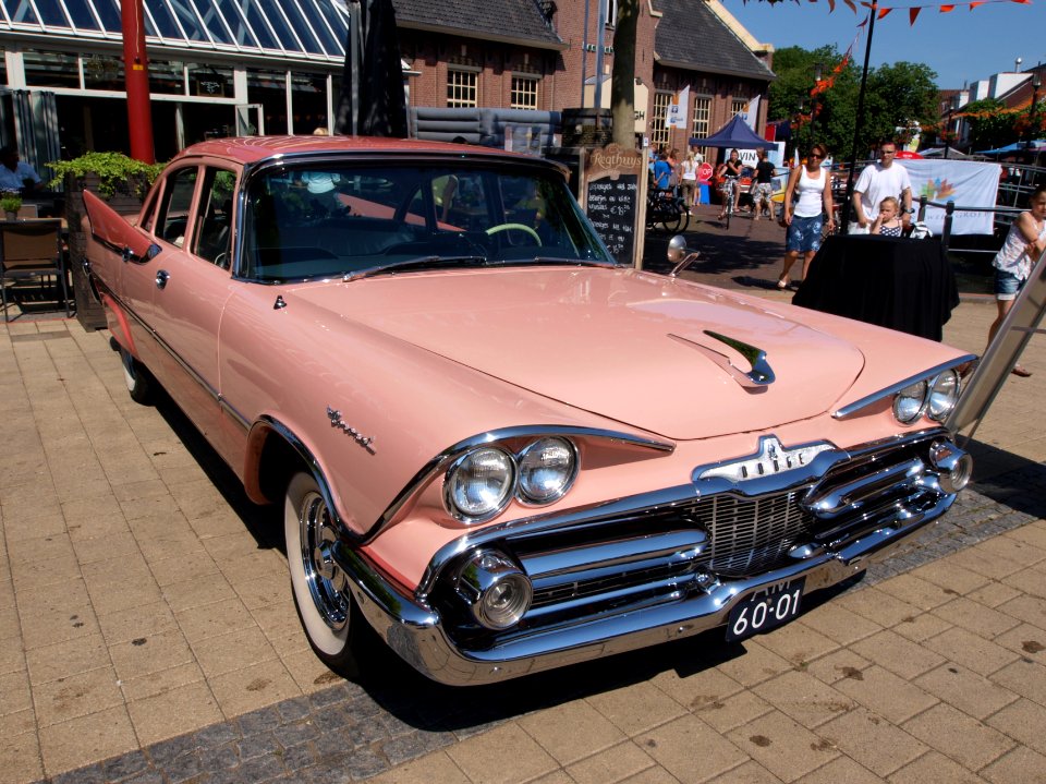1959_dodge_Coronet_at_the_at_the_SPECIAAL_Auto_Evenement_Nijkerk_2011,_pic3
