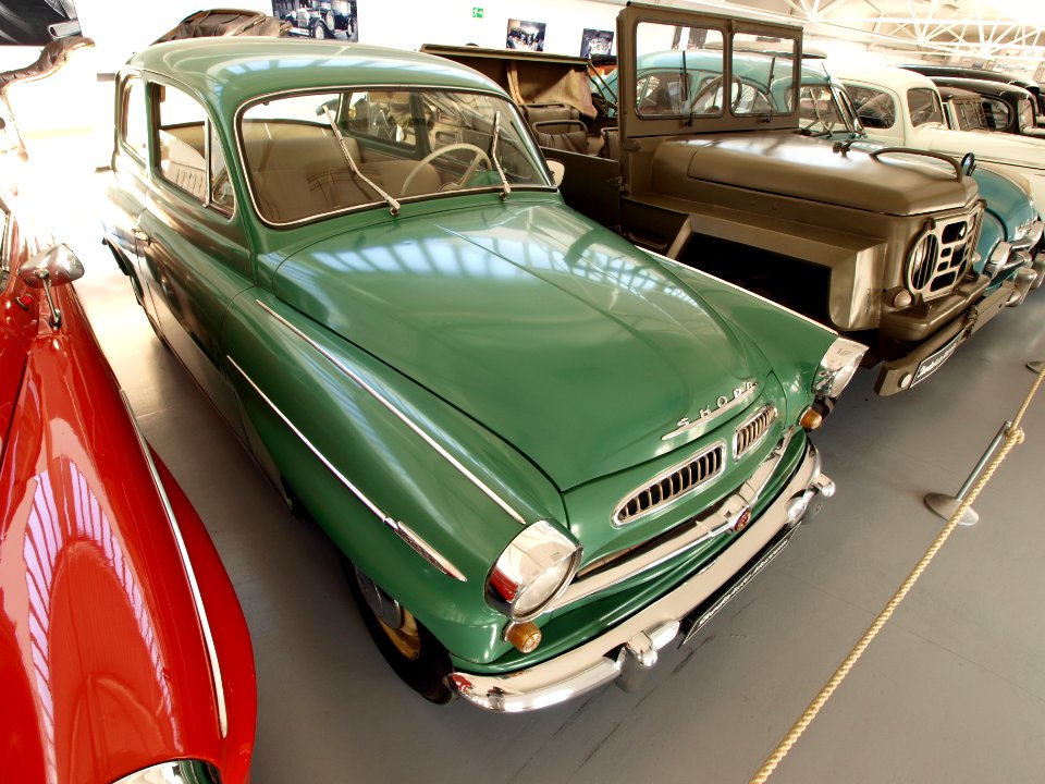 1958_Skoda_440_Spartak,_type_970_pic1