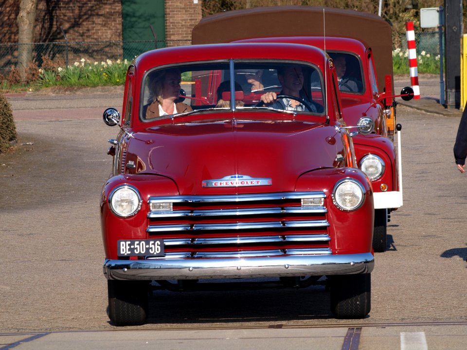1953_Chevrolet_3100_Pick-Up,_Dutch_licence_registration_BE-50-56,_pic1