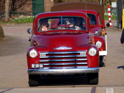 1953_Chevrolet_3100_Pick-Up,_Dutch_licence_registration_BE-50-56,_pic1